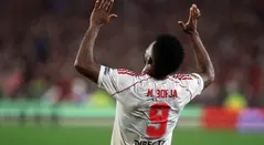 Miguel Ángel Borja, jugador de River Plate celebra su gol contra Vélez Sarsfield