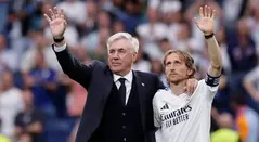 Luka Modric y Carlo Ancelotti en su último partido con el Real Madrid