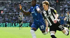 Moisés Caicedo con el Chelsea en la Premier League vs Newcastle