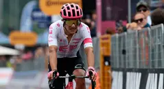 Richard Carapaz en la general del Giro de Italia etapa 18