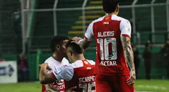 Santa Fe celebra en la victoria ante el Deportivo Cali