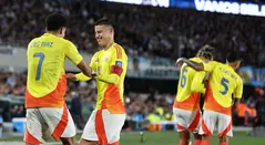 Celebración de lujo entre James y Luis Díaz con la Selección Colombia