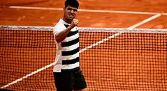 Carlos Alcaraz avanza a cuartos de final de Roland Garros