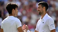 Carlos Alcaraz y Novak Djokovic, tenistas