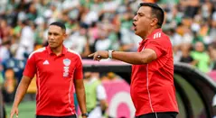 César Farías con Junior
