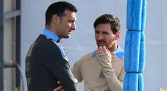 Lionel Scaloni y Lionel Messi - 2025