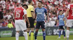 Millonarios por poco se queda con 10 en el clásico ante Santa Fe