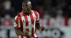 Edwuin Cetré la rompe en Estudiantes: golazo de chilena ante Huracán