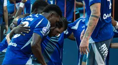 Emelec se queda sin una de sus figuras por no pagarle su sueldo