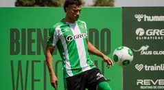 Nelson Deossa con el Real Betis