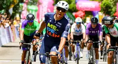 Wilmar Paredes, ganador de la etapa 1 de la Vuelta a Colombia 2025