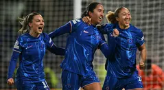 Mayra Ramírez con el Chelsea 