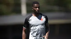 Carlos Cuesta empieza a hacerse figura en Brasil: Lo destacaron con Vasco