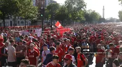 Hinchas del Liverpool en Paris.