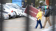 Día sin IVA: largas filas en establecimientos