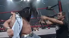 VIDEO: Juan Pablo Montoya peleó en la Lucha libre: ganó con un sillazo