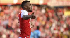 Wilson Morelo celebrando un gol con Santa Fe