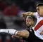 Rafael Santos Borré ataca el balón en una jugada durante el partido ante Racing por la Copa Libertadores