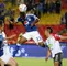 Juan Camilo Salazar disparando de cabeza para el gol de Millonarios ante Once Caldas