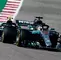 Lewis Hamilton de Gran Bretaña conduciendo el (44) Mercedes AMG Petronas F1 Team Mercedes WO9 seguido por Valtteri Bottas 