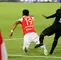 Wilson Moreno fue derribado en el borde del área por un jugador del Deportivo Cali