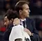 Julen Lopetegui, técnico del Madrid, abrazando a Marcelo