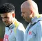 Luis Díaz con Arne Slot en el entrenamiento del Liverpool