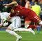 Sergio Ramos y Mohamed Salah disputan una pelota en la final de la UCL 2017/2018